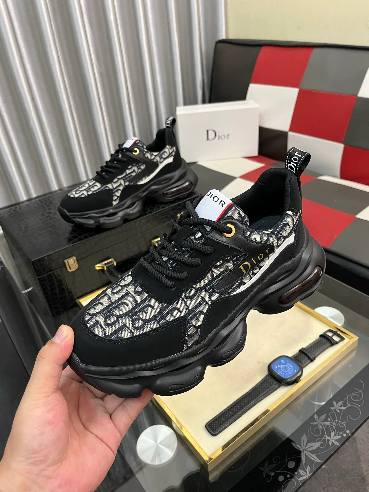 Men's shoes💰438⌚️⌚️[Dior] Dior's new men's genuine leather casual shoes, the highest version on the market, any comparison is welcome🆚! The original leather has excellent texture and is super high-end! Fetal sheep net lining imported from Italy, removable pad! Luxurious materials and fine workmanship, highly recommended! Code number: 38-442️⃣Colors available